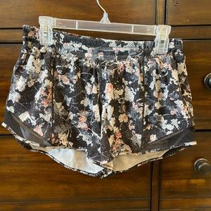 Lululemon size 10 Hotty Hot shorts